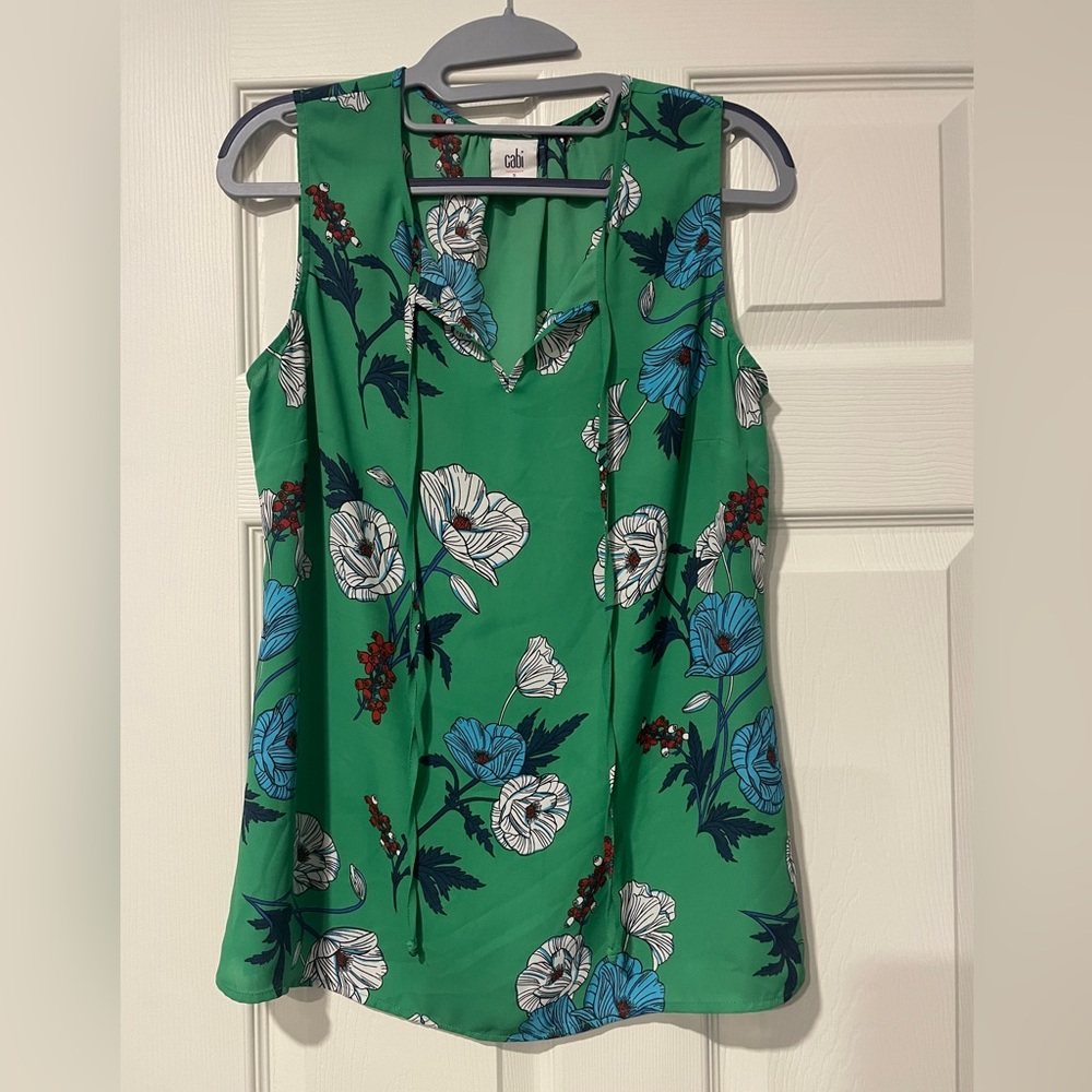 Women’s Cabi green floral sleeveless blouse with ties. Size S.